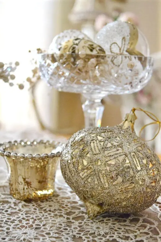 refined gold and white christmas decor ideas 44