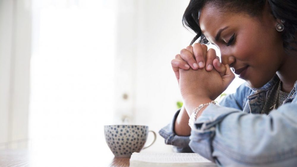 black woman praying 1 1024x576 1